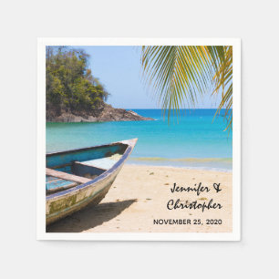 Schöner tropischer Strand mit einer Rowboat-Hochze Serviette