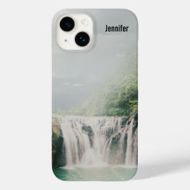 Schöner Wasserfall im Bergwald Case-Mate iPhone 14 Hülle