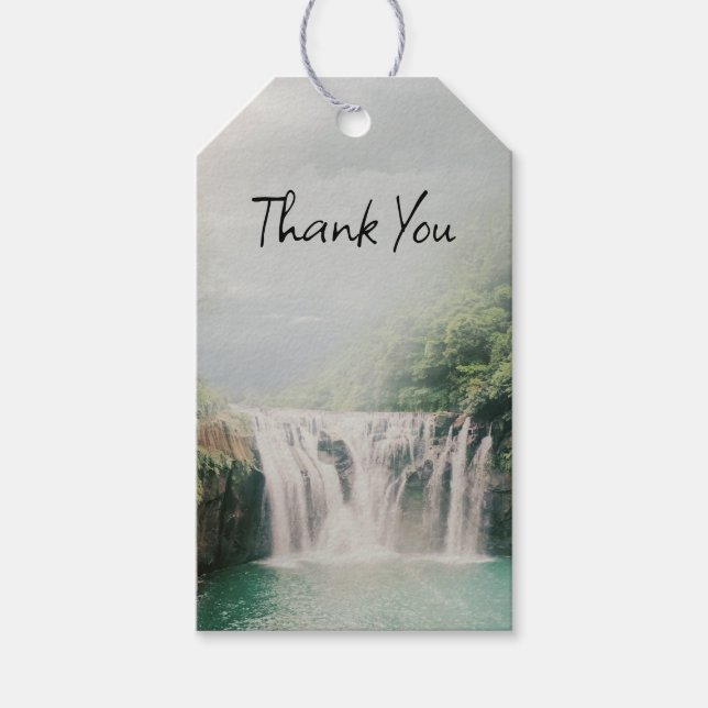 Schöner Wasserfall im Bergwald Geschenkanhänger (Vorderseite)