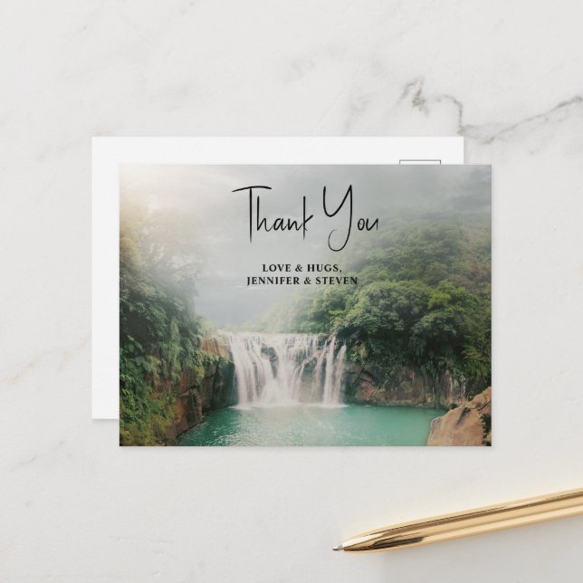 Schöner Wasserfall von einem üppigen grünen Wald D Postkarte (Vorderseite/Rückseite Beispiel)