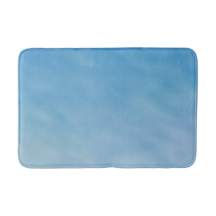 Schöner, weicher blauer Himmel mit träumerischen W Badematte
