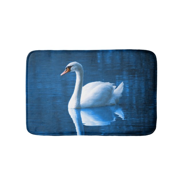 Schöner weißer Schwan im Wasser Badematte (Vorderseite)