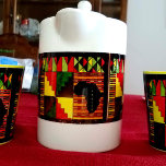 Schönes Afrika Teapot<br><div class="desc">Ich got durch die wunderschönen afrikanischen Farben,  um diesen Teekessel zu kreieren. Afrika hat so schöne,  helle,  kühne Farben in ihren Kleidern und ihrer Nationalflagge. Dieses Teekanne hat ein gedrucktes Bild von Kunstwerken,  das ich mit farbigen Stiften erstellt habe.</div>