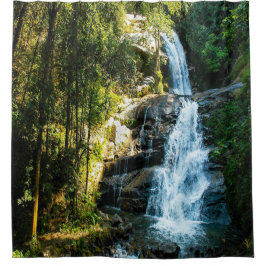 Schönes Bild des Wasserfalls, Land Duschvorhang
