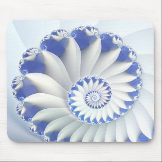 Schönes Blau und Weiß Meer Muschel Feines Fraktal  Mousepad