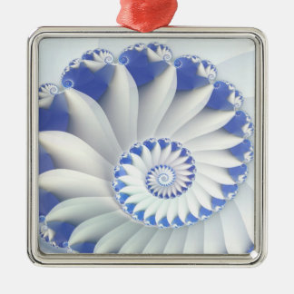 Schönes Blau und Weiß Meer Muschel Feines Fraktal Silbernes Ornament
