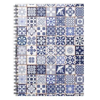 Schönes blaues Notizbuch mit Azulejos Muster Notizblock