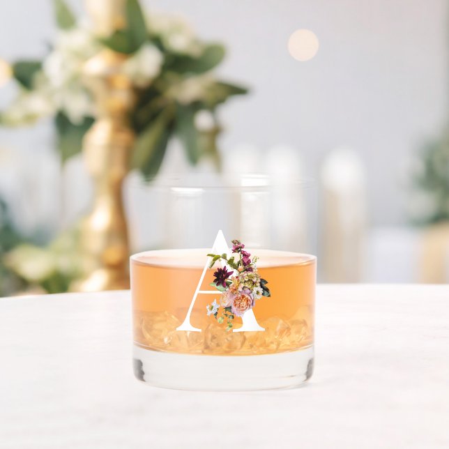Schönes, blumengeschmücktes Monogramm A Whiskyglas (Insitu (Hochzeit))