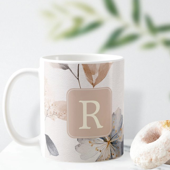 Schönes Blumenmonogramm-Vorlage Personalisiert Kaffeetasse (Pretty Flower Monogram Template Personalized Giant Coffee Mug by Ricaso custom made mug monogrammed)