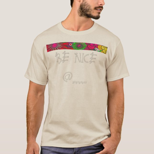 Schönes Blumenmuster-Design T-Shirt (Vorderseite)