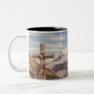 Schönes Christliches Kreuz auf Bergkirchen Zweifarbige Tasse