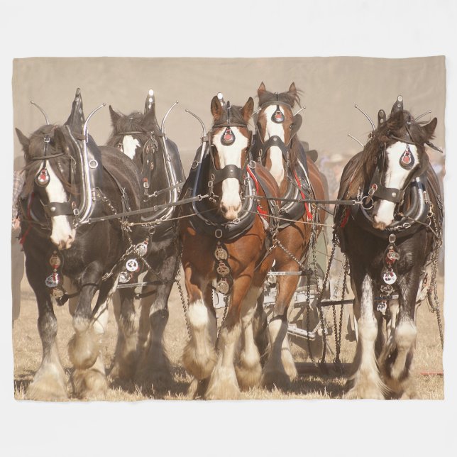 Schönes Clydesdale Pferde Pflügen - Teamarbeit Fleecedecke (Vorderseite (Horizontal))