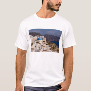 Schönes Dorf Oia mit weißen Gebäuden T-Shirt