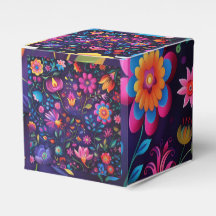 Schönes dunkles Blumendesign