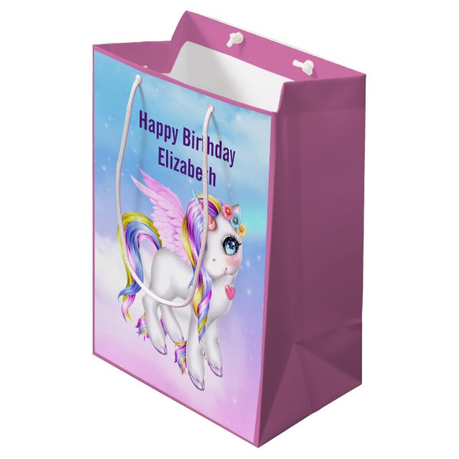 Schönes Einhorn mit Rainbow Mane Birthday Mittlere Geschenktüte (Vorderseite Schrägansicht)