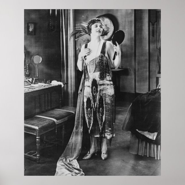 Schönes Flapper Dress im Stil der 20er Jahre Poster (Vorne)