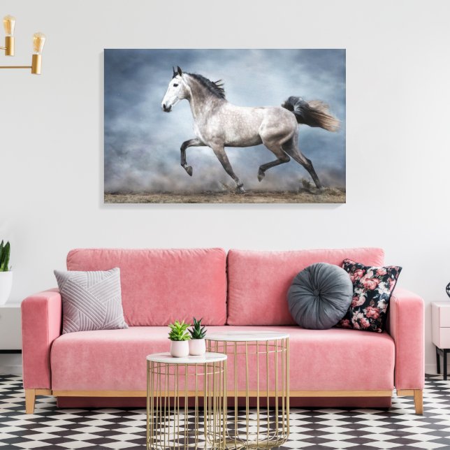 Schönes graues Pferd Dramatischer Himmel Sandy Lan Leinwanddruck (Insitu (Wohnzimmer))