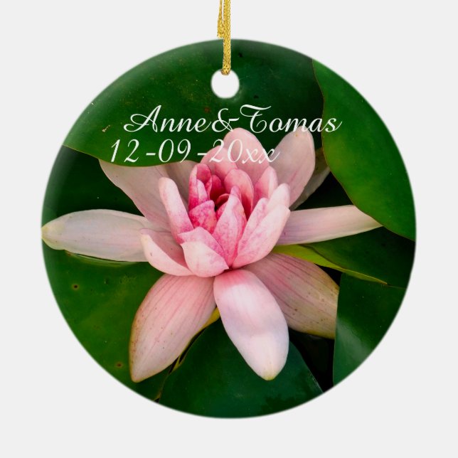 Schönes Lotus Blume Foto Save the Date Keramik Ornament (Hinten)