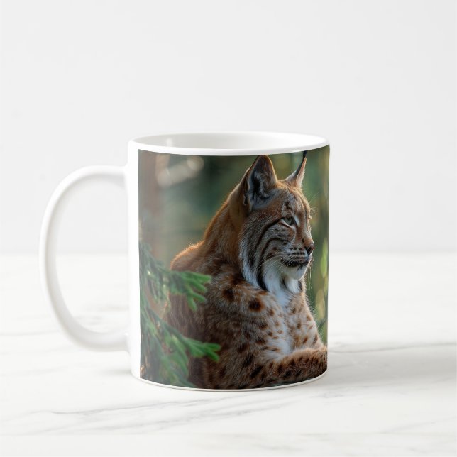 Schönes Luchs auf einem Felsen Kaffeetasse (Links)