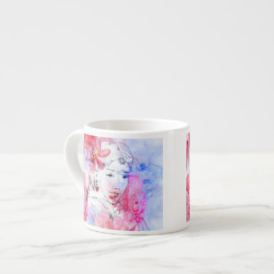 Schönes Mädchen mit einem Blumenstrauß der Blum Espressotasse