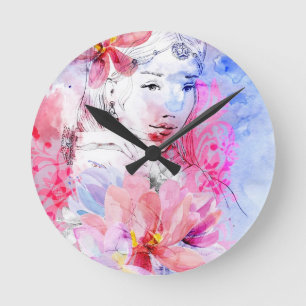 Schönes Mädchen mit einem Blumenstrauß der Blum Runde Wanduhr