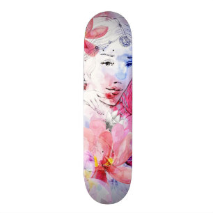 Schönes Mädchen mit einem Blumenstrauß der Blum Skateboard