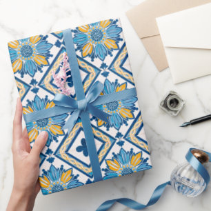 Schönes mediterranes Blumenmuster Weihnachten Geschenkpapier