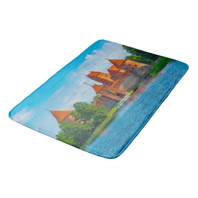 Schönes mittelalterliches Schloss am Blue Lake Badematte (Schrägansicht)