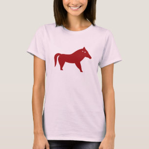 Schönes Pferd an einem reizenden Tag im Mai T-Shirt