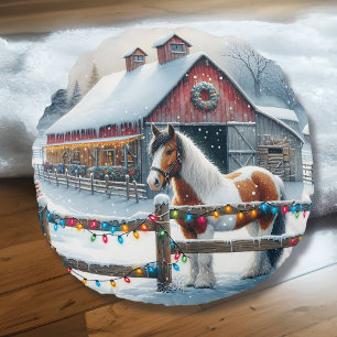 Schönes Pferd auf einem Weihnachtsbaum Personalisi Rundes Kissen