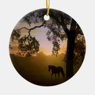 Schönes Pferd im Sonnenuntergang/Eichenbaumschmuc Keramikornament