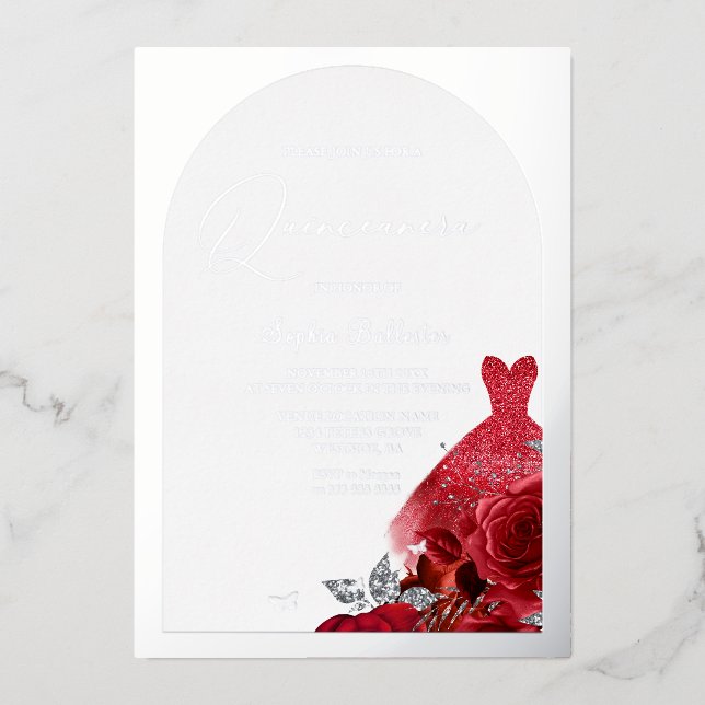 Schönes Rotes Kleid Blush Bloral Quinceanera Silve Folieneinladung (Vorderseite)
