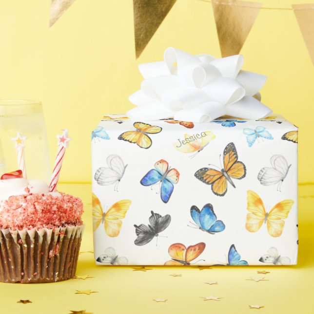 Schönes Schmetterlingsmuster mit dem Namen Geburts Geschenkpapier (Geburtstagsparty)