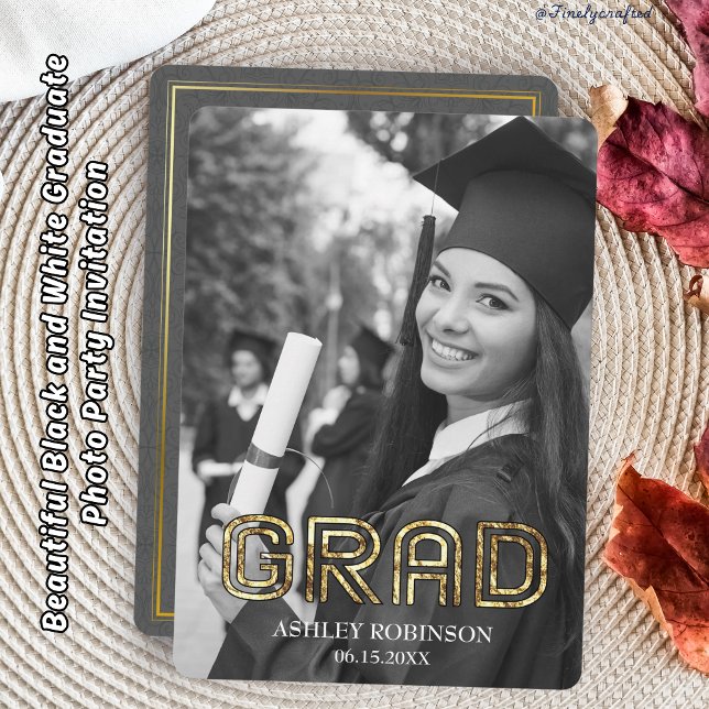 Schönes Schwarz-Weiß-Graduate-Foto-Party Einladung (Von Creator hochgeladen)