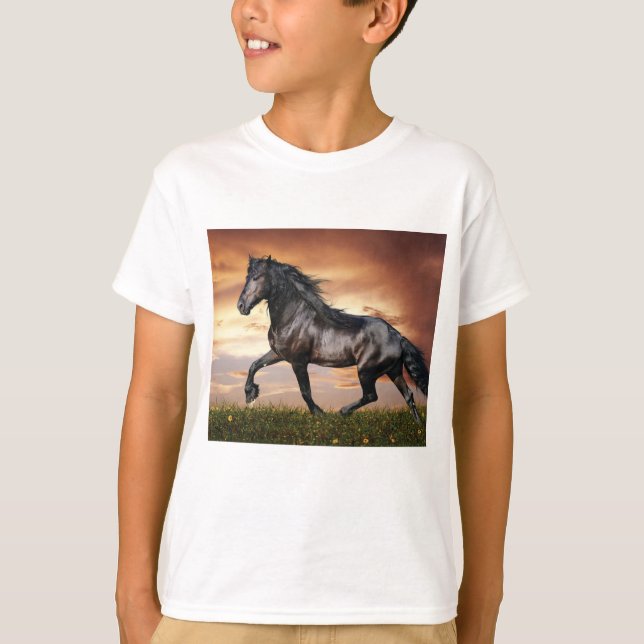 Schönes Schwarzes Pferd T-Shirt (Vorderseite)