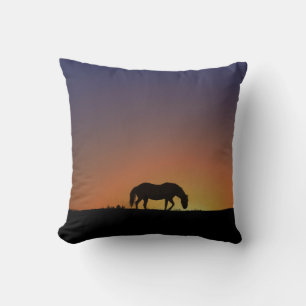 Schönes Südwestpferd und Sonnenaufgang Kissen