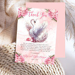 Schönes Swan Pink Floral Girl Babydusche Dankeskarte<br><div class="desc">Entdecken Sie den zauberhaften Charme unserer botanischen Kollektion "Beautiful Swan Pink Floral Girl Baby Shower". Tauchen Sie ein in die Eleganz eines Schwans, der in seinem atemberaubendsten Augenblick gefangen gehalten wird. Flügel verbreiten sich und Schwanz verteilen sich in einem anmutigen Display. Feine rosa Blume schmücken die vier Ecken, die den...</div>