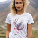 Schönes Swan Pink Floral Girl Babydusche Tri-Blend Shirt<br><div class="desc">Entdecken Sie den zauberhaften Charme unserer botanischen Kollektion "Beautiful Swan Pink Floral Girl Baby Shower". Tauchen Sie ein in die Eleganz eines Schwans, der in seinem atemberaubendsten Augenblick gefangen gehalten wird. Flügel verbreiten sich und Schwanz verteilen sich in einem anmutigen Display. Feine rosa Blume schmücken die vier Ecken, die den...</div>