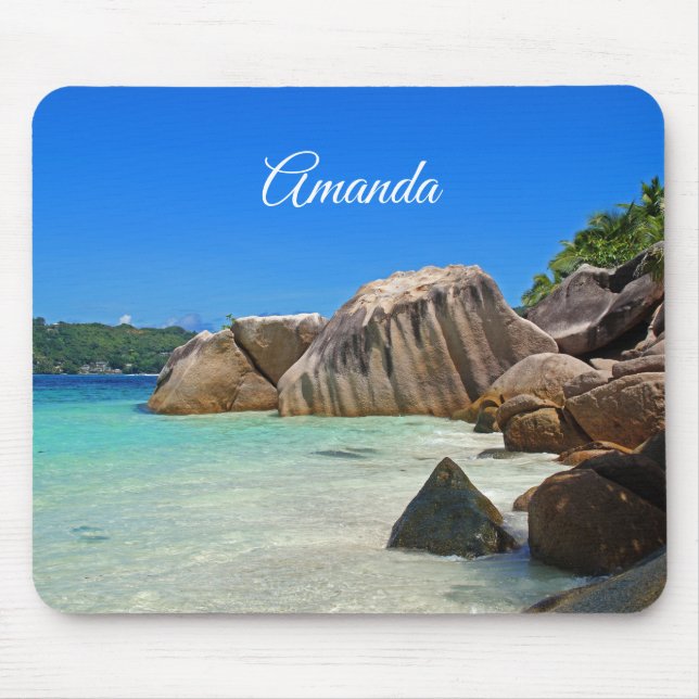 Schönes tropisches Meer mit felsenbedeckter Küste Mousepad (Vorne)