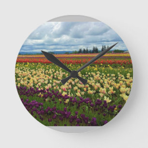 Schönes Tulip Field, Oregon Runde Wanduhr