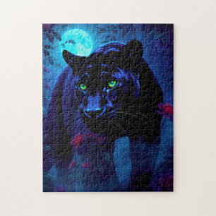 Schönes und majestätisches Panther mitten im Garte