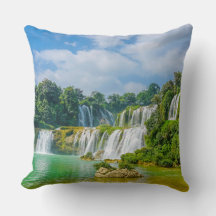 Schönes Wasserfall-Kissen