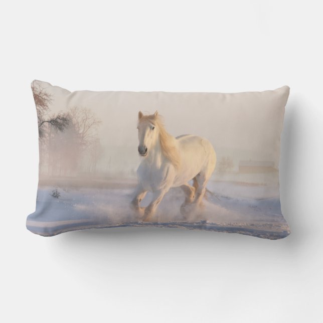 Schönes Weißes Pferd Galloping im Schnee Lendenkissen (Vorderseite)