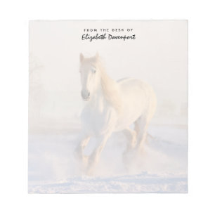 Schönes Weißes Pferd Galloping im Schnee Notizblock