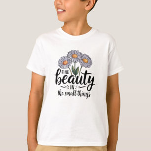 Schönheit in kleinen Dingen finden T-Shirt