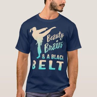 Schönheitsgedanken und ein Black Belt Martial Arts T-Shirt
