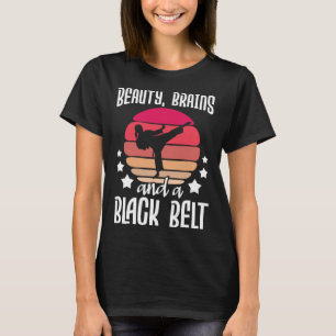 Schönheitshirne und ein schwarzer Gürtel - Karate T-Shirt