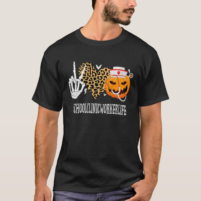 School Clinic Worker Peace Liebe Pumpkin Halloween T-Shirt (Vorderseite)