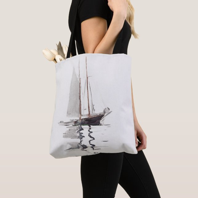 Schöoner mit zwei Masten mit Dory von Winslow Home Tasche (Von Nahem)