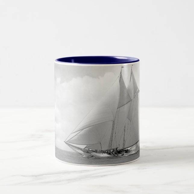 Schooner-Yacht "Amerika " Zweifarbige Tasse (Mittel)